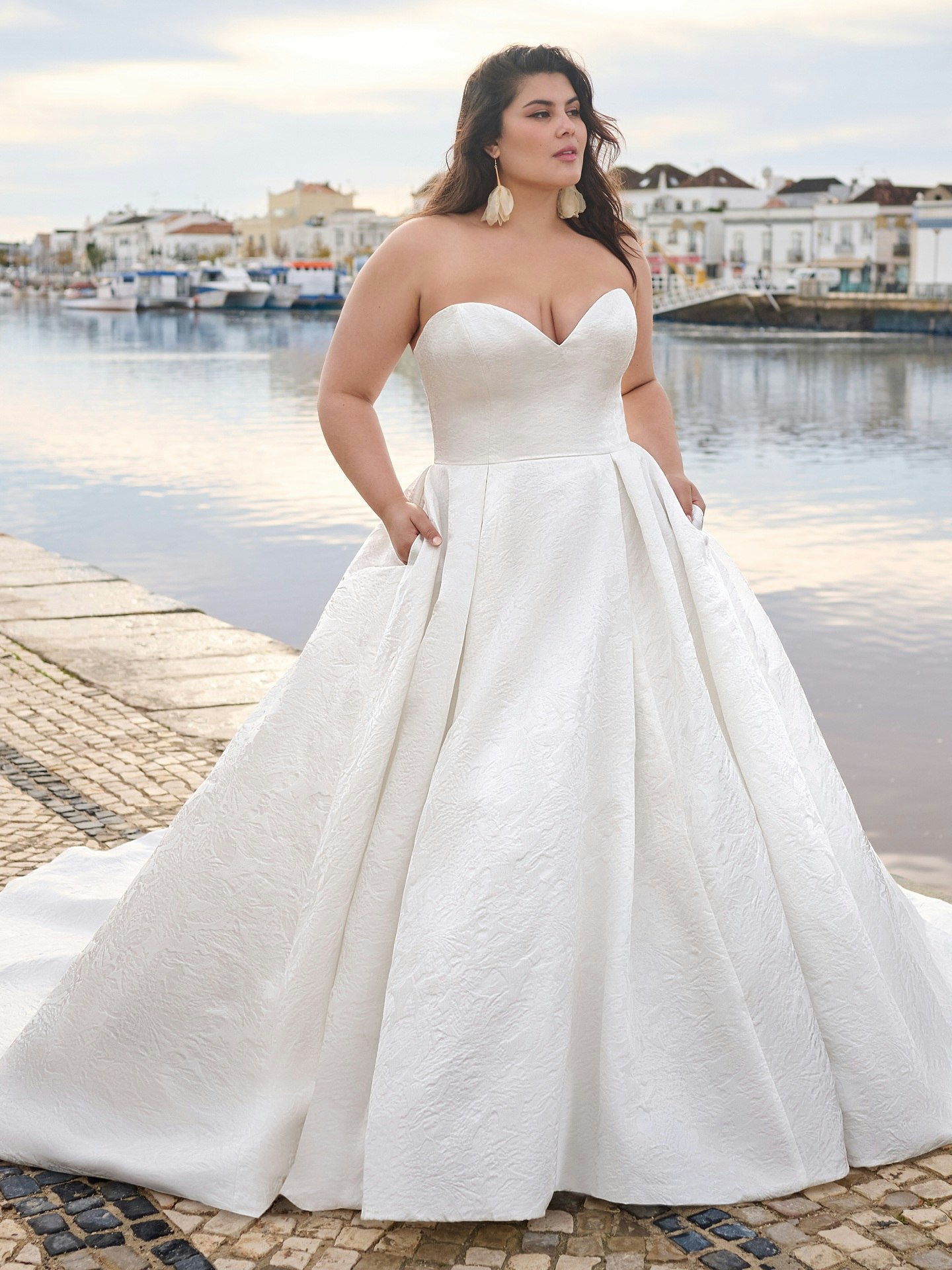 wedding dresses for curvy plus size